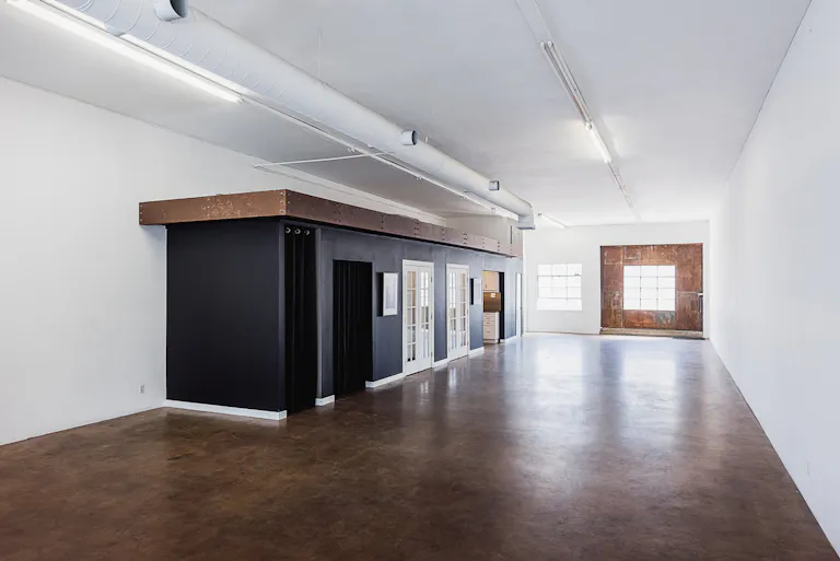 Pop-Up Retail / Art Gallery in Burbank - Image 1
