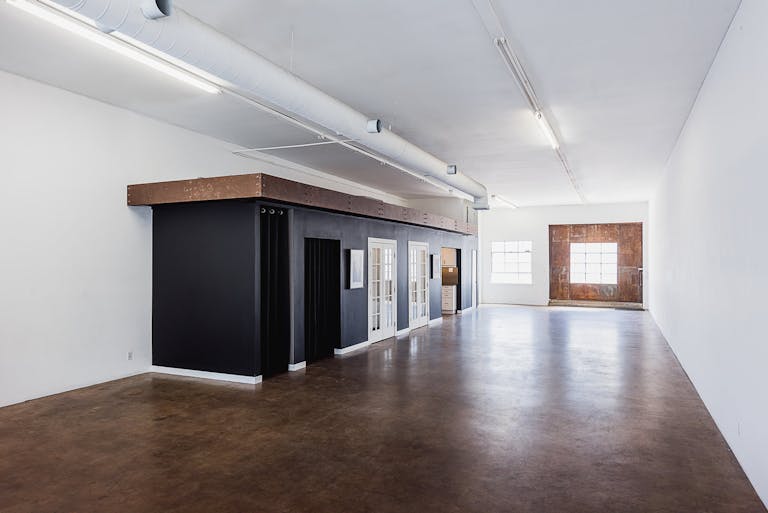 Pop-Up Retail / Art Gallery in Burbank - Image 1