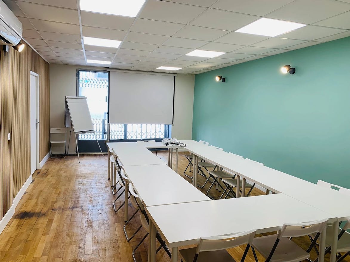 Salle Cour - 35m2 - Image 1