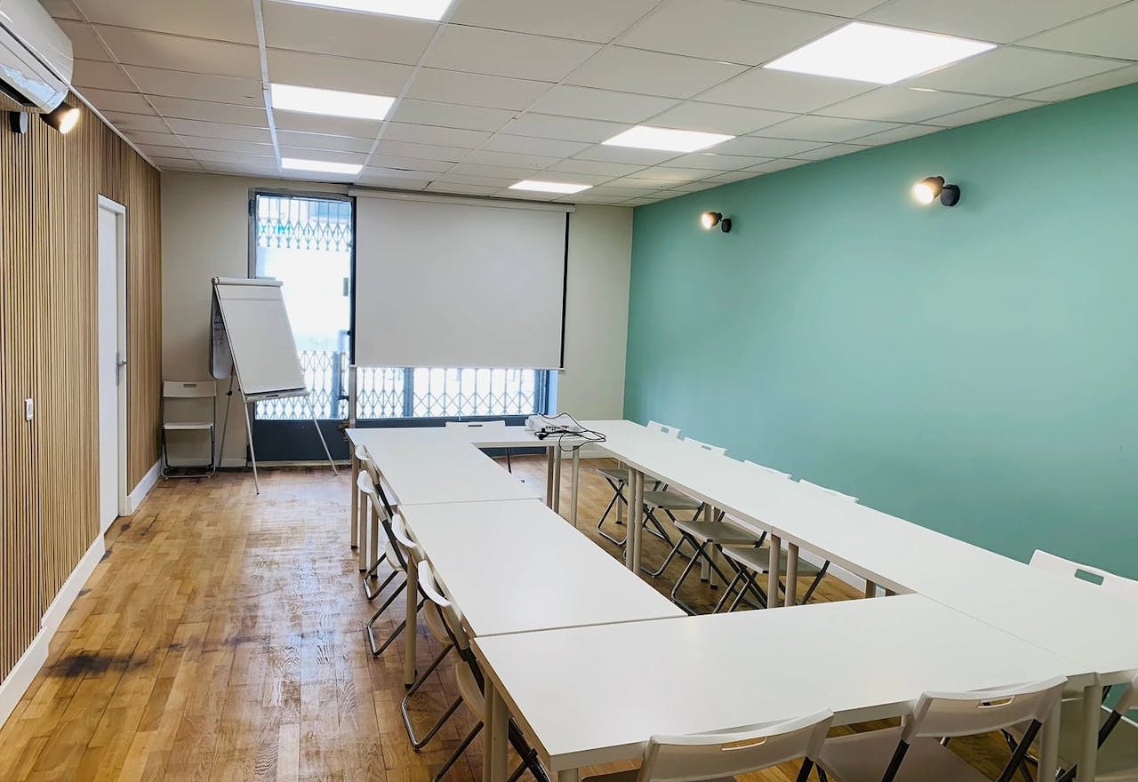 Salle Cour - 35m2 - Image 1