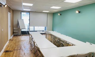 Salle Cour - 35m2 - Image 1