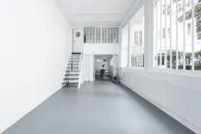 DAYLIGHT STUDIO IN CENTRAL PARIS - Image 8