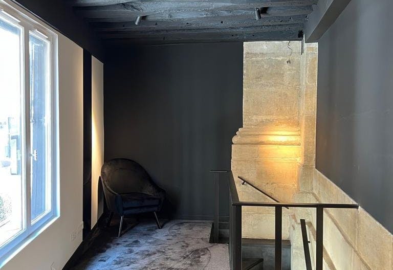 Recently renovated shop in prime 1st arr location in Paris - Image 4