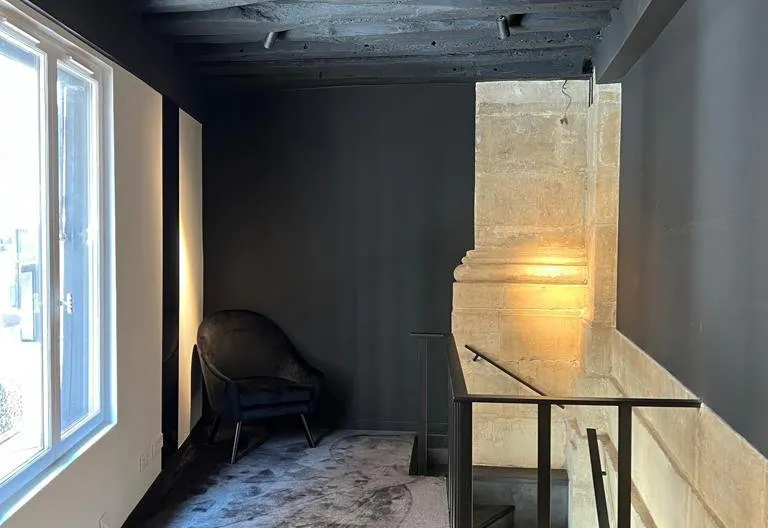 Recently renovated shop in prime 1st arr location in Paris - Image 4