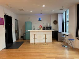 Entire Floor in SOHO with 2 extra rooms! - Image 18