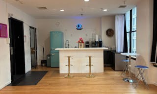 Entire Floor in SOHO with 2 extra rooms! - Image 18