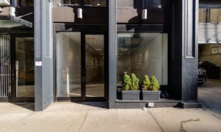 Beautiful White Box in Tribeca - Image 2