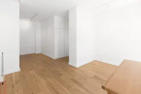 Beautiful Marais Gallery Space - Image 4