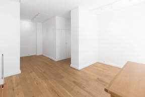 Beautiful Marais Gallery Space - Image 4