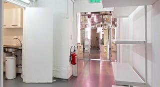 Creative Le Marais Retail Space - Image 23