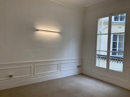 Parisian Showroom in the 7th Arr. - Image 3