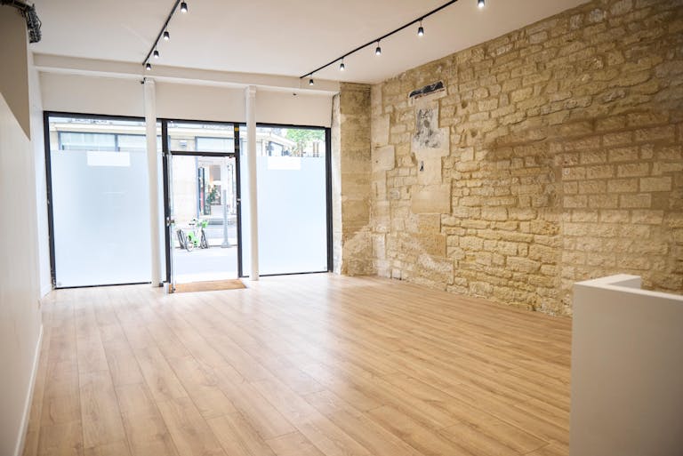 High-Ceiling Showroom | Palestro (Paris 2e) — Steps from Marais & Palais Royal - Image 0