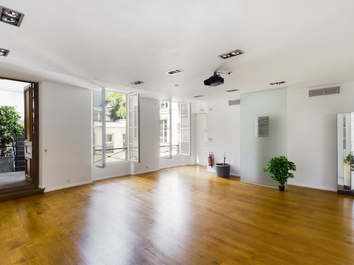 Showroom Fashion Week - Image 1