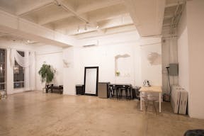 DTLA Grand Loft with High Ceilings - Image 25