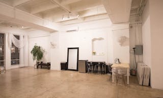 DTLA Grand Loft with High Ceilings - Image 25