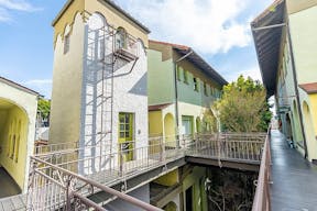 Creative Oasis w/ Loft, Arch Window & Golden Light - Image 7