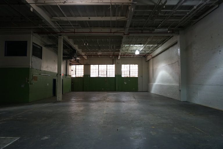 Spacious Warehouse in Brooklyn - Image 3