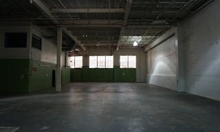 Spacious Warehouse in Brooklyn - Image 3