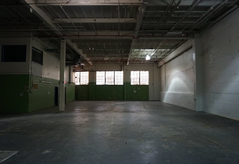 Spacious Warehouse in Brooklyn - Image 3