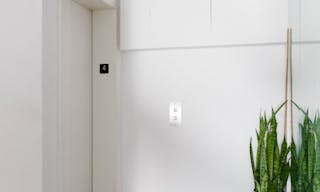 Sun-Drenched Soho Penthouse with Two Terraces - Image 6