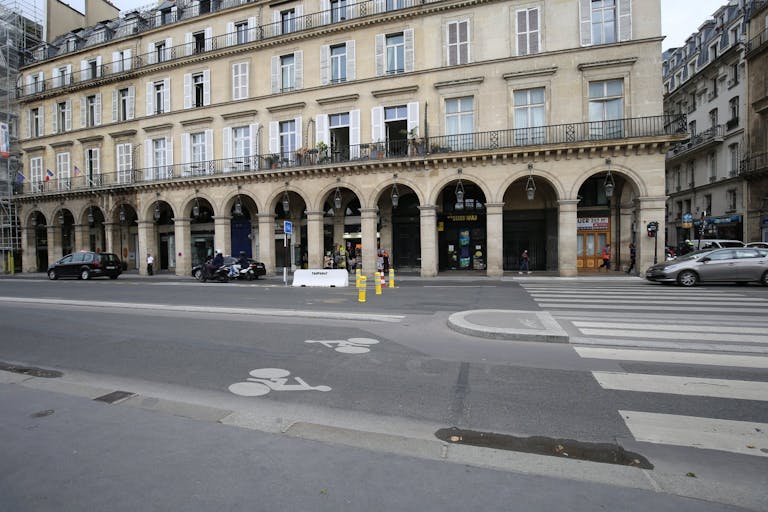 Superb Showroom Rue de Rivoli - Image 1