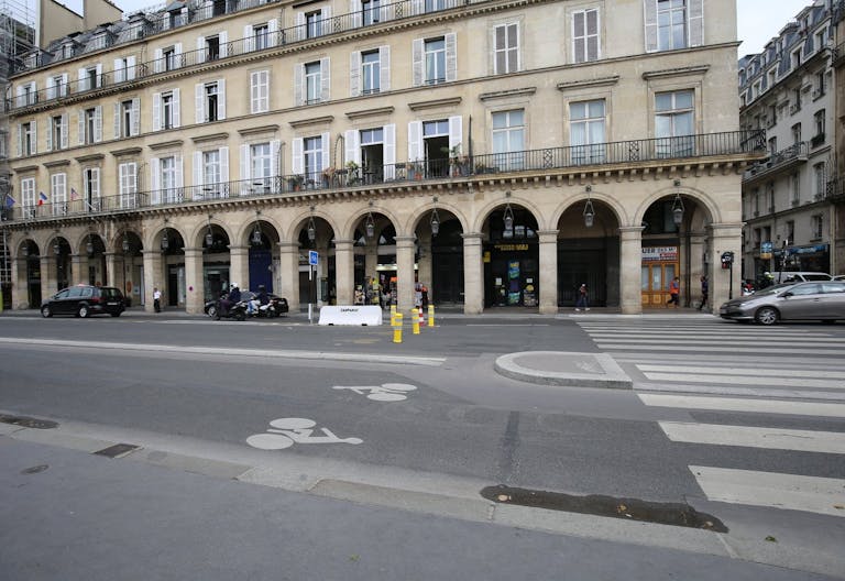 Superb Showroom Rue de Rivoli - Image 1