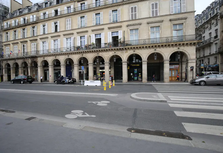 Superb Showroom Rue de Rivoli - Image 1