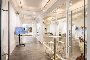 Superb Creative Space in Le Marais - Image 7