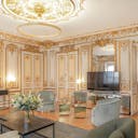 Unique Showroom at Place de la Concorde