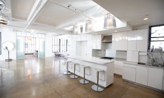 Chic Midtown Penthouse Loft w/ Skyline Views - Image 6