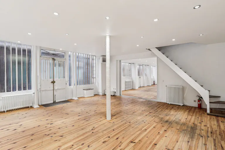 Contemporary Showroom in Le Marais - Image 1