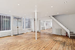 Contemporary Showroom in Le Marais - Image 1