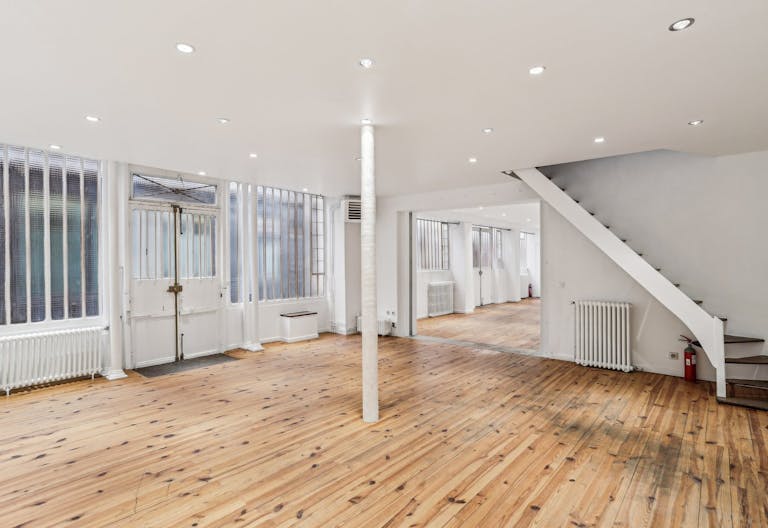 Contemporary Showroom in Le Marais - Image 1