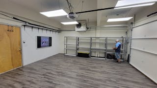 Whitebox shop space perfect for a pop-up or class space! - Image 2