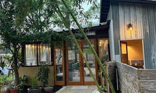 Swoop House in East Austin - Image 8