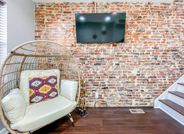 Modern Style Content Creation House - Image 3