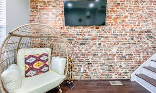 Modern Style Content Creation House - Image 3