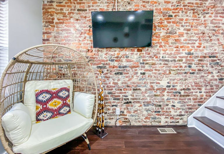 Modern Style Content Creation House - Image 3