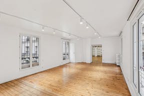 Contemporary Showroom in Le Marais - Image 11