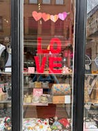 Window Shelf- Prime Spot- Brick Lane - Image 4