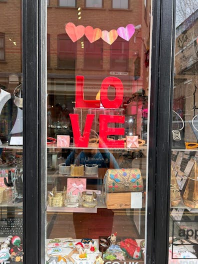 Window Shelf- Prime Spot- Brick Lane - Image 4