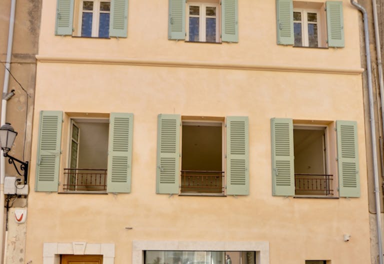 St Tropez luxury townhouse - Image 1