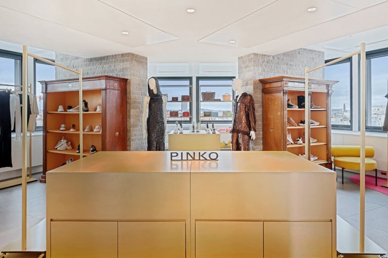 Showroom mode avec vue Tour Eiffel – Paris 17 – 195m² lumineux - Image 2