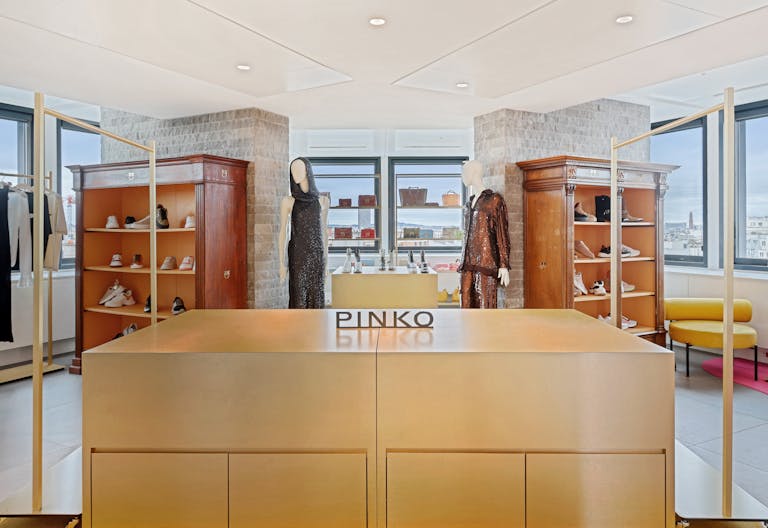 Showroom mode avec vue Tour Eiffel – Paris 17 – 195m² lumineux - Image 2