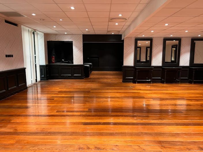 Retail space near Champs-�lys�es - Image 3