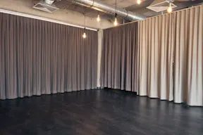 Large Retail & Experience Floor Near Alexanderplatz - Image 18