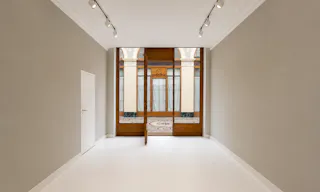 Showroom in Palais Royal (1 arcade + 2 floors) - Image 2
