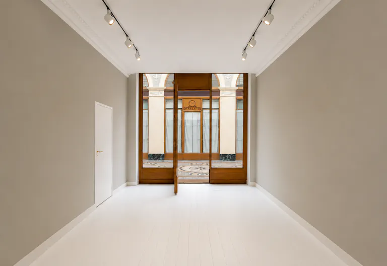 Showroom in Palais Royal (1 arcade + 2 floors) - Image 2