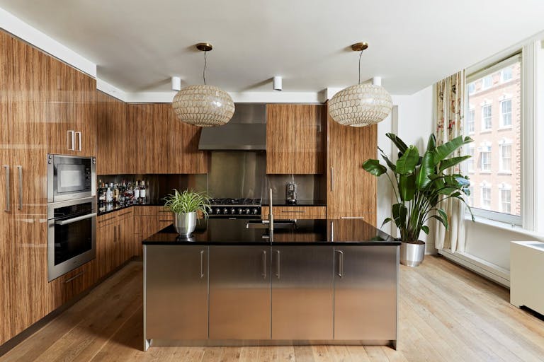 Sun-Drenched Soho Penthouse with Two Terraces - Image 4