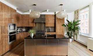 Sun-Drenched Soho Penthouse with Two Terraces - Image 4